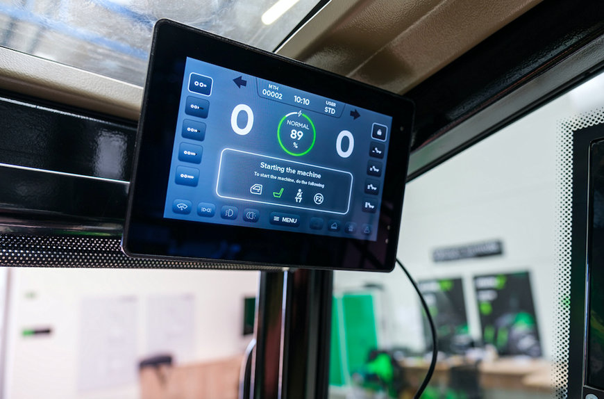 New generation electric skid steer benefits from Danfoss DM700 display